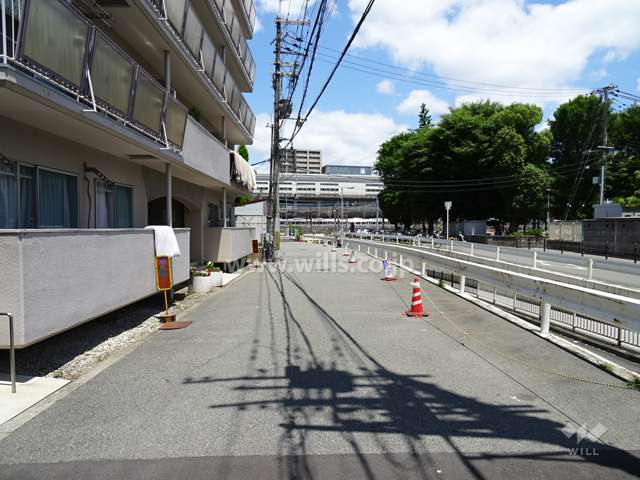 財形第3新大阪ハイツの東側前面道路（南側から）
