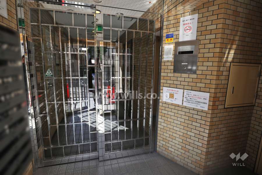 エントランスはオートロック付きです。