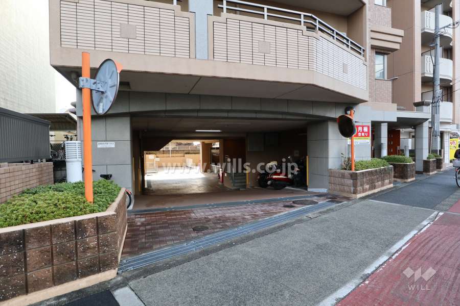 駐車場の出入り口
