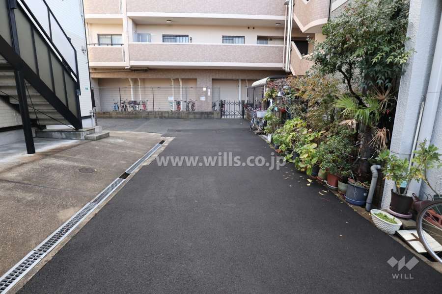 敷地北側の前面道路