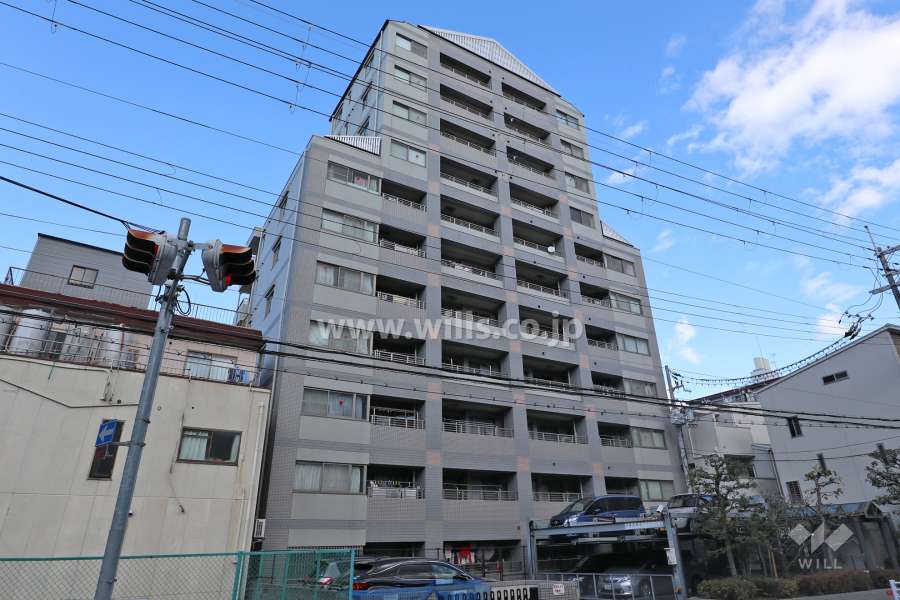 ユニアルス新大阪WESTの外観（南西側から）