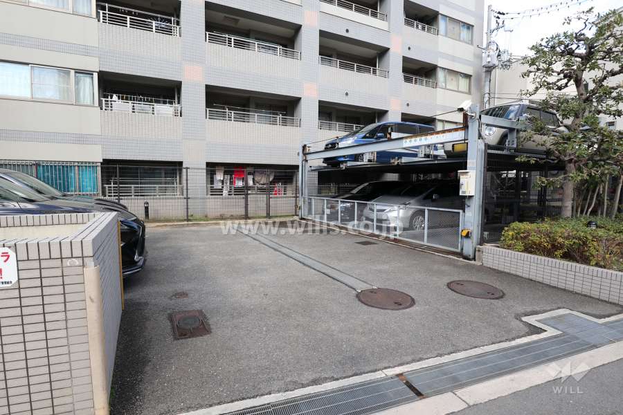 駐車場出入り口