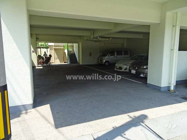 駐車場出入り口
