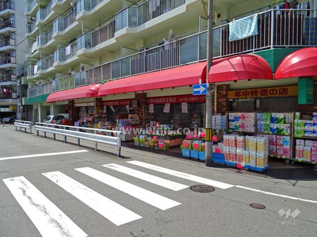 1階部分には店舗が入っています。