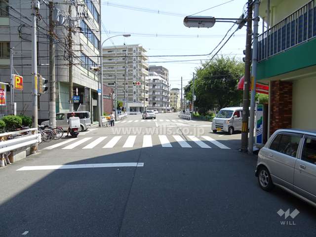 敷地東側の前面道路