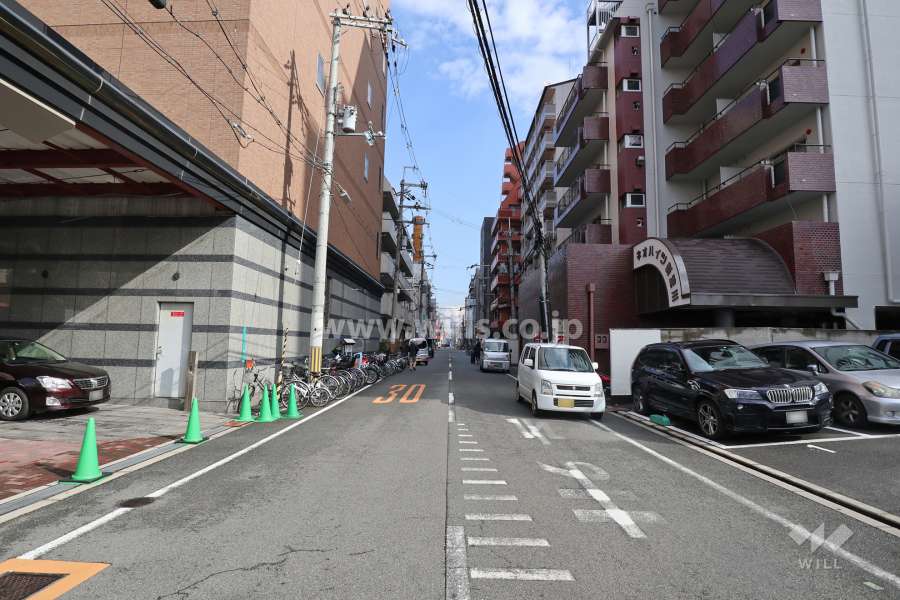 敷地北東側の前面道路
