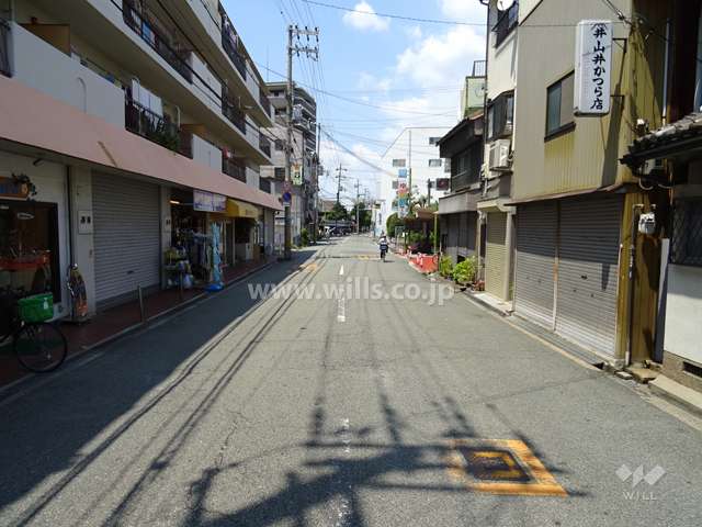 敷地東側の前面道路