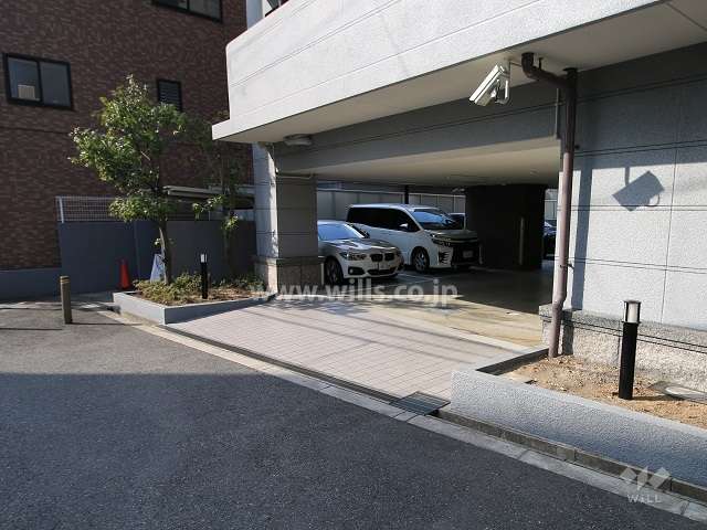 駐車場出入り口