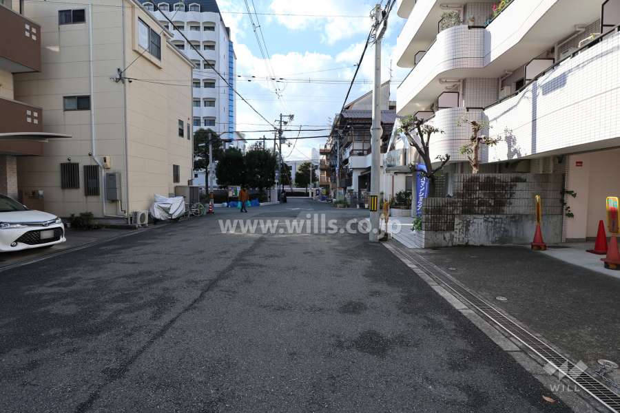 敷地南側の前面道路