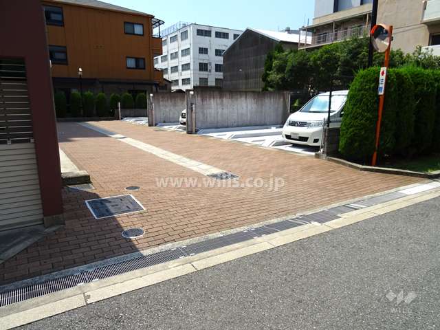 駐車場出入り口
