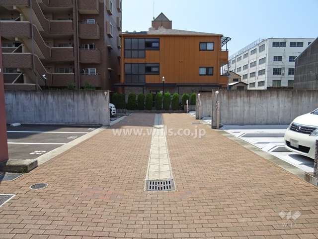敷地内駐車場（屋外機械式と屋外平面式）