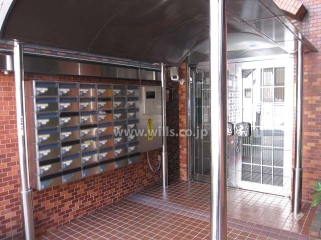 共用ポストとオートロック操作盤