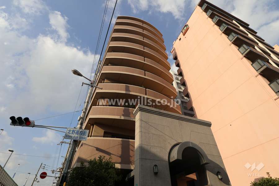 ローレルコート十三公園の外観（南側から）