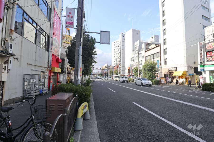 南側前面道路の府道41号線（東側から）