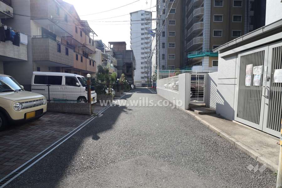 敷地東側の前面道路