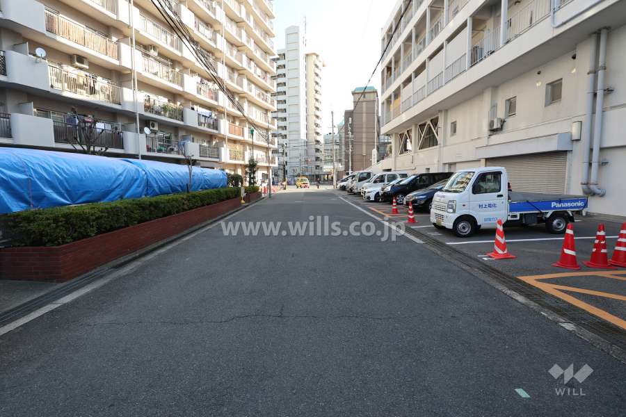 敷地南側の前面道路