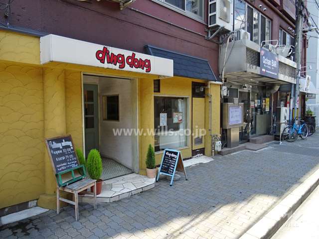1階部分には店舗が入っています。