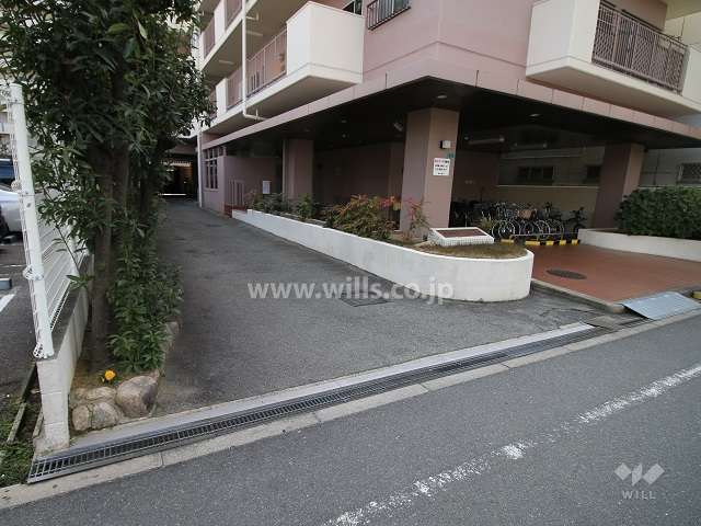 駐車場出入り口
