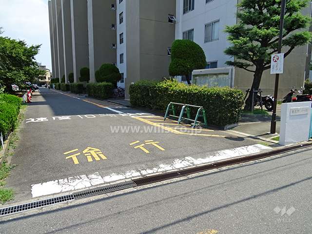 駐車場出入り口