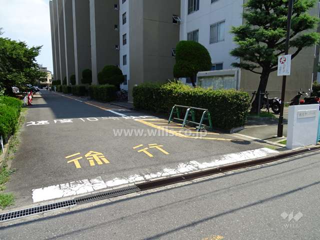 駐車場出入り口