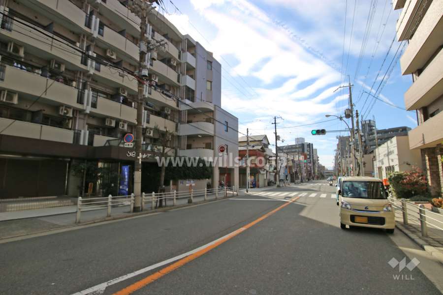 敷地北側の前面道路