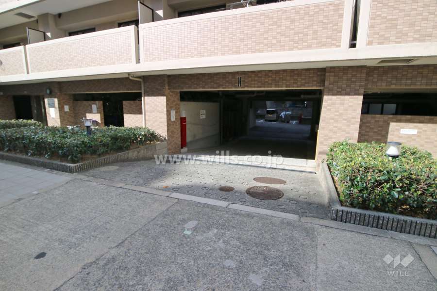 駐車場出入り口