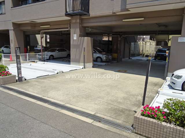 駐車場出入り口