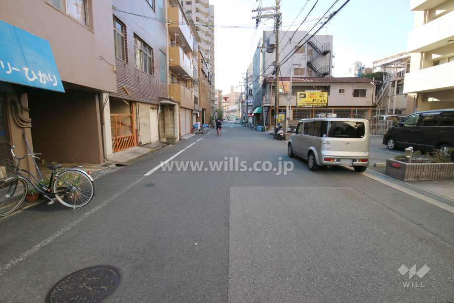 敷地南側の前面道路