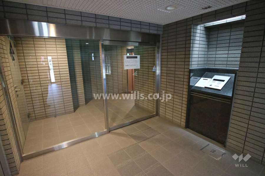 エントランスはオートロック付きです。