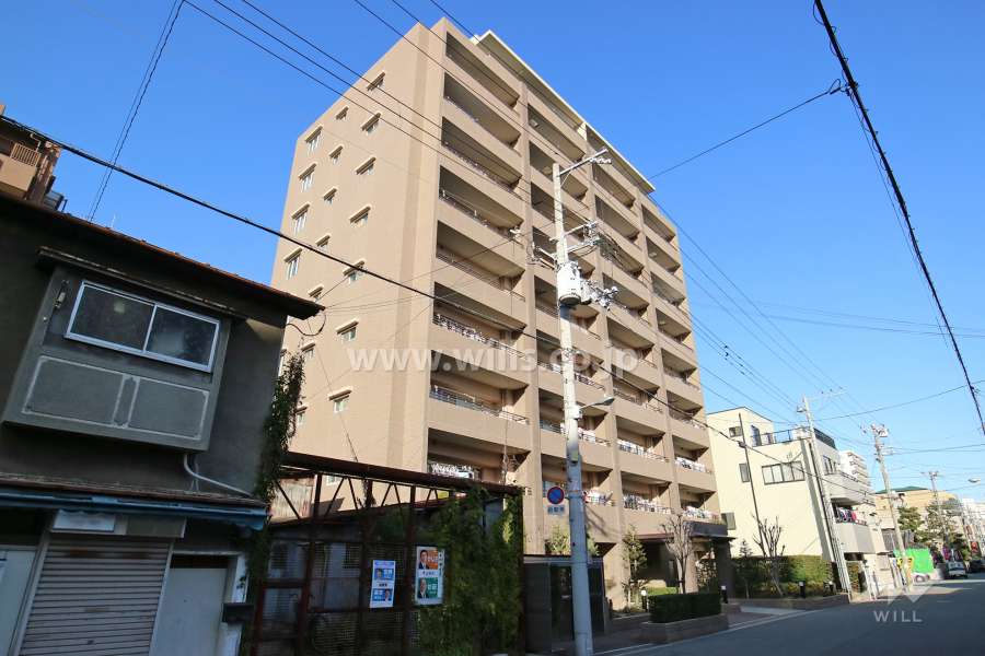 プラウド塚本の外観（南西側から）