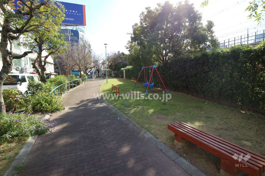 塚本駅前公園
