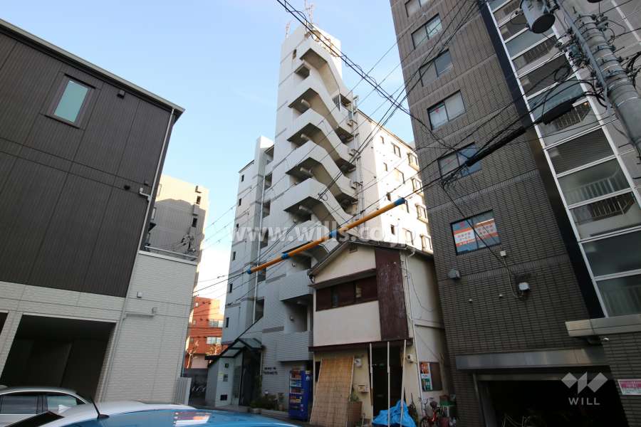 グランピア塚本のマンションの外観（北西側から）