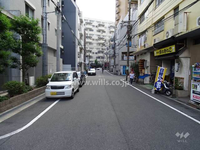 敷地西側の前面道路