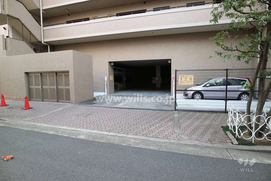 駐車場出入り口