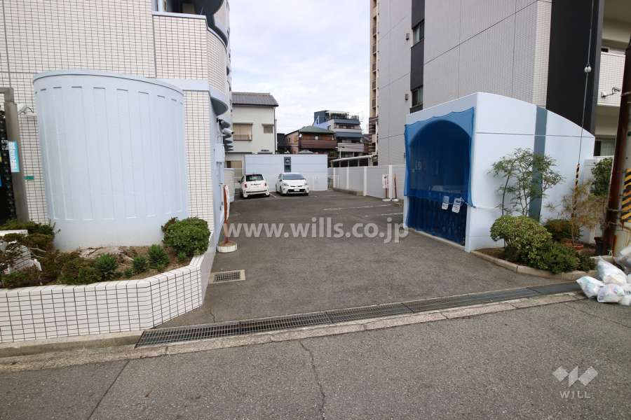 駐車場出入り口