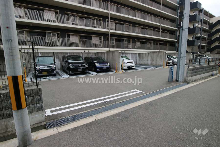 駐車場出入り口