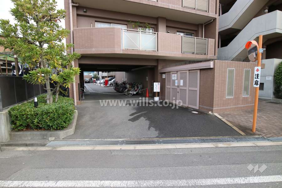 駐車場出入り口