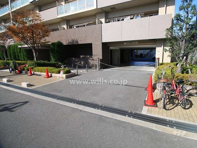 駐車場出入り口