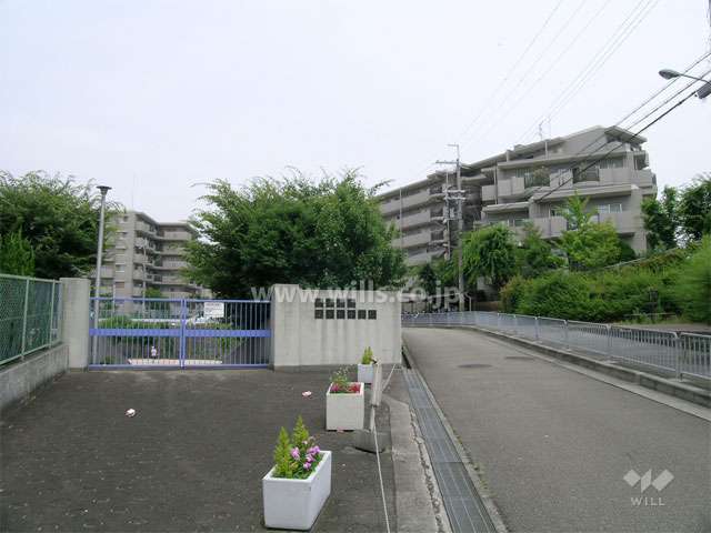 敷地のすぐ北側には『第十七中学校』があります