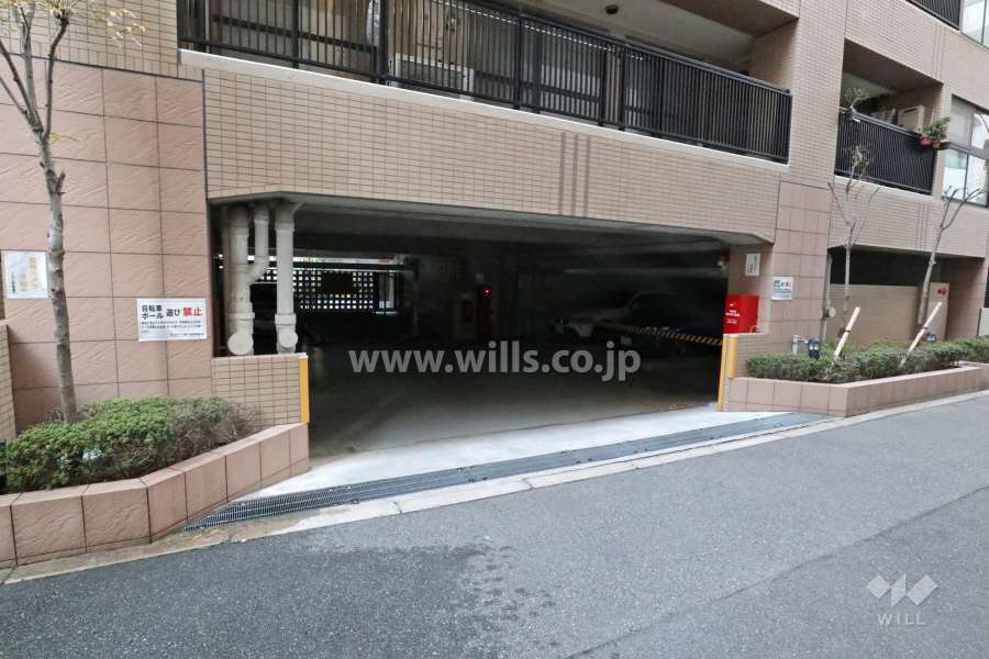 駐車場出入り口