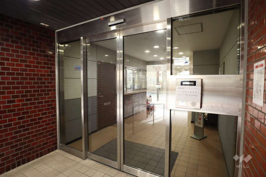 エントランスはオートロック付きです。