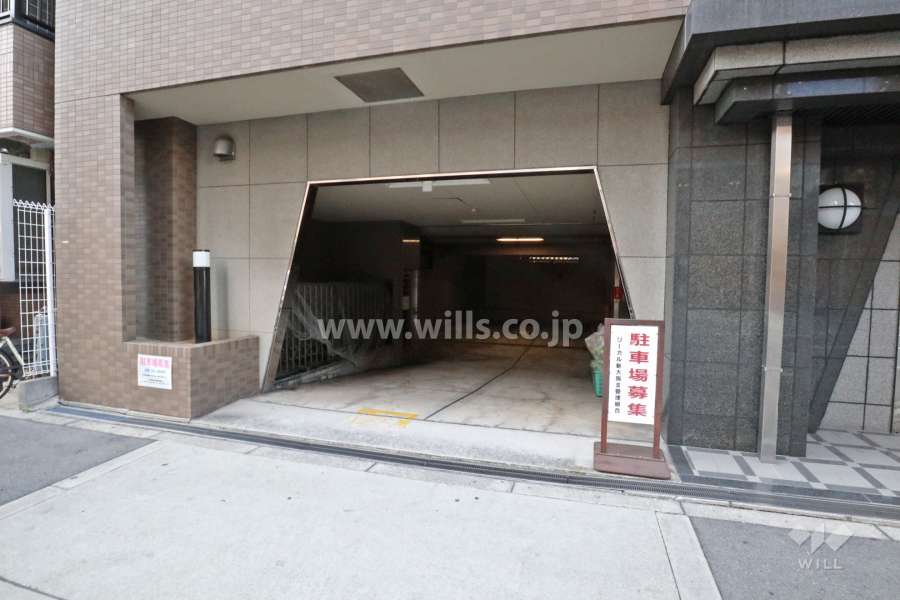 駐車場出入り口
