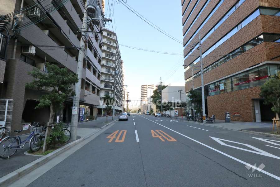 敷地南側の前面道路