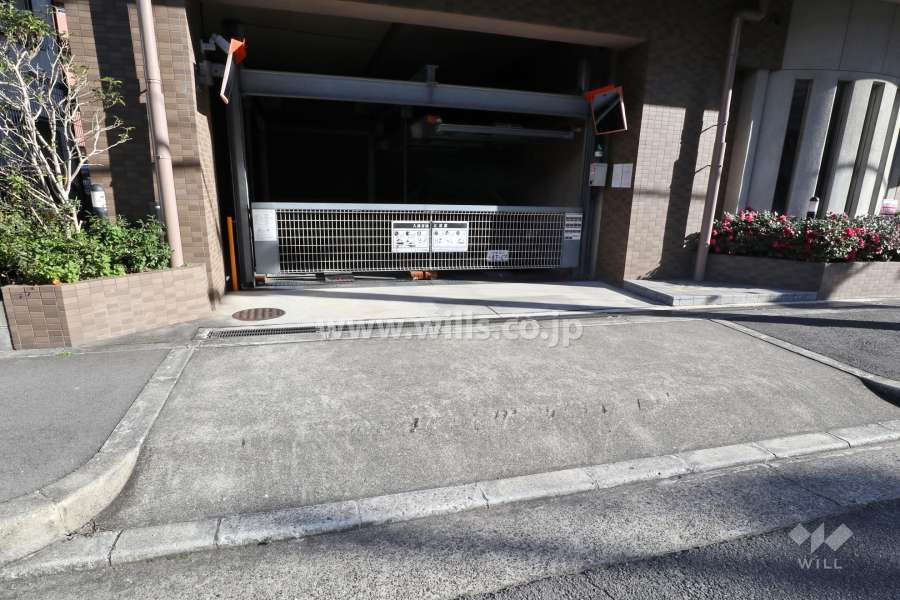 駐車場出入り口