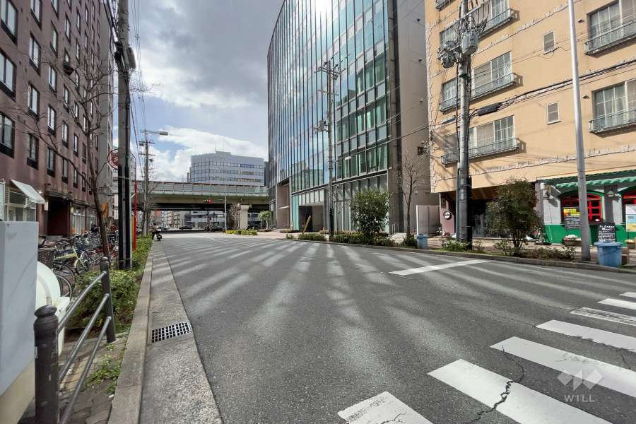 敷地北側の前面道路(東側から)