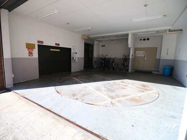 敷地内駐車場（屋内機械式）