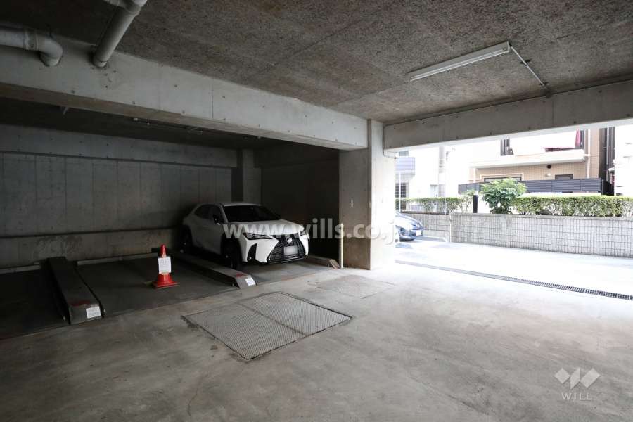 敷地内駐車場（屋内機械式）