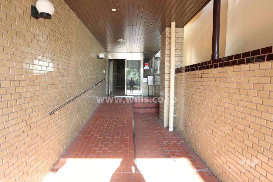 エントランスのアプローチ