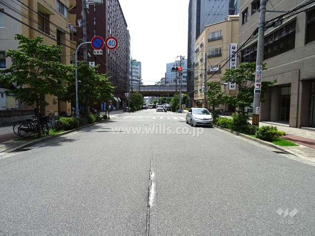 敷地南側の前面道路