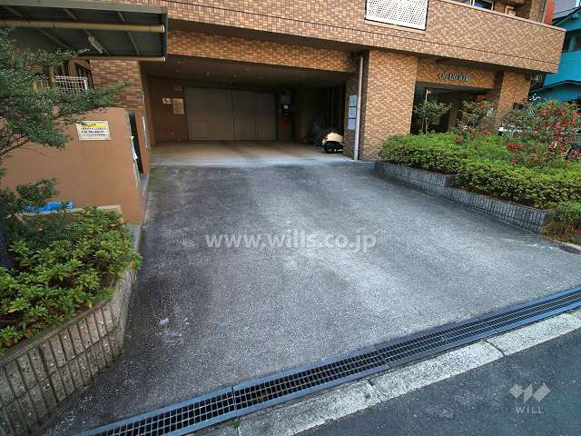 駐車場出入り口